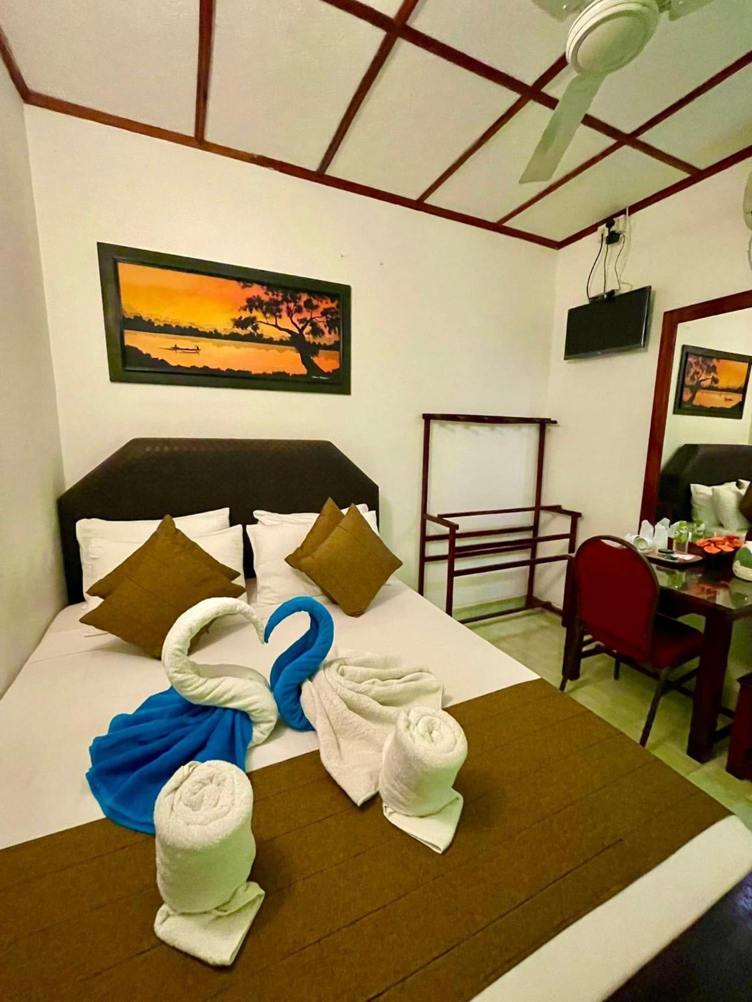 Thilaka City Hotel Anuradhapura Dış mekan fotoğraf