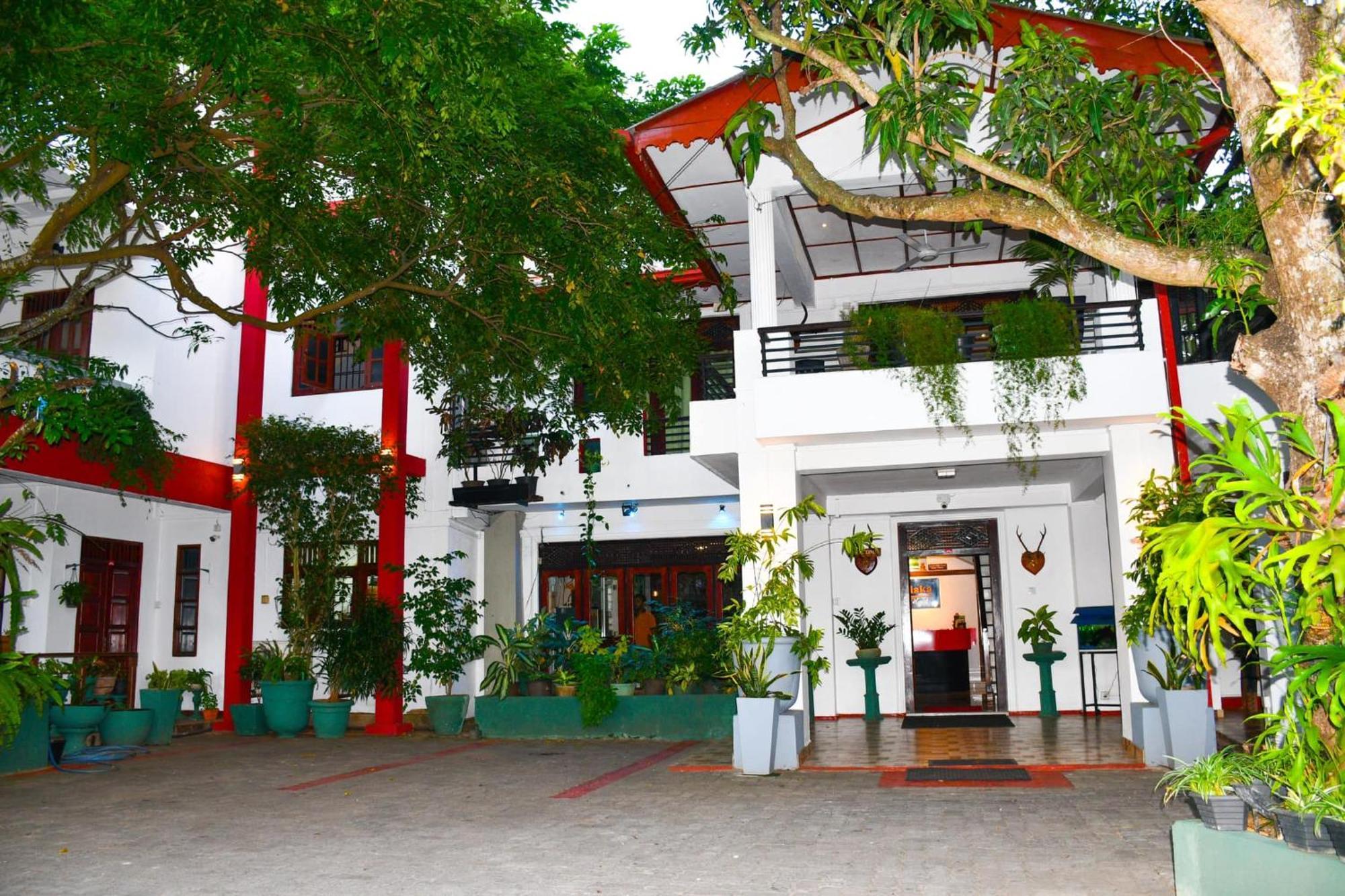 Thilaka City Hotel Anuradhapura Dış mekan fotoğraf