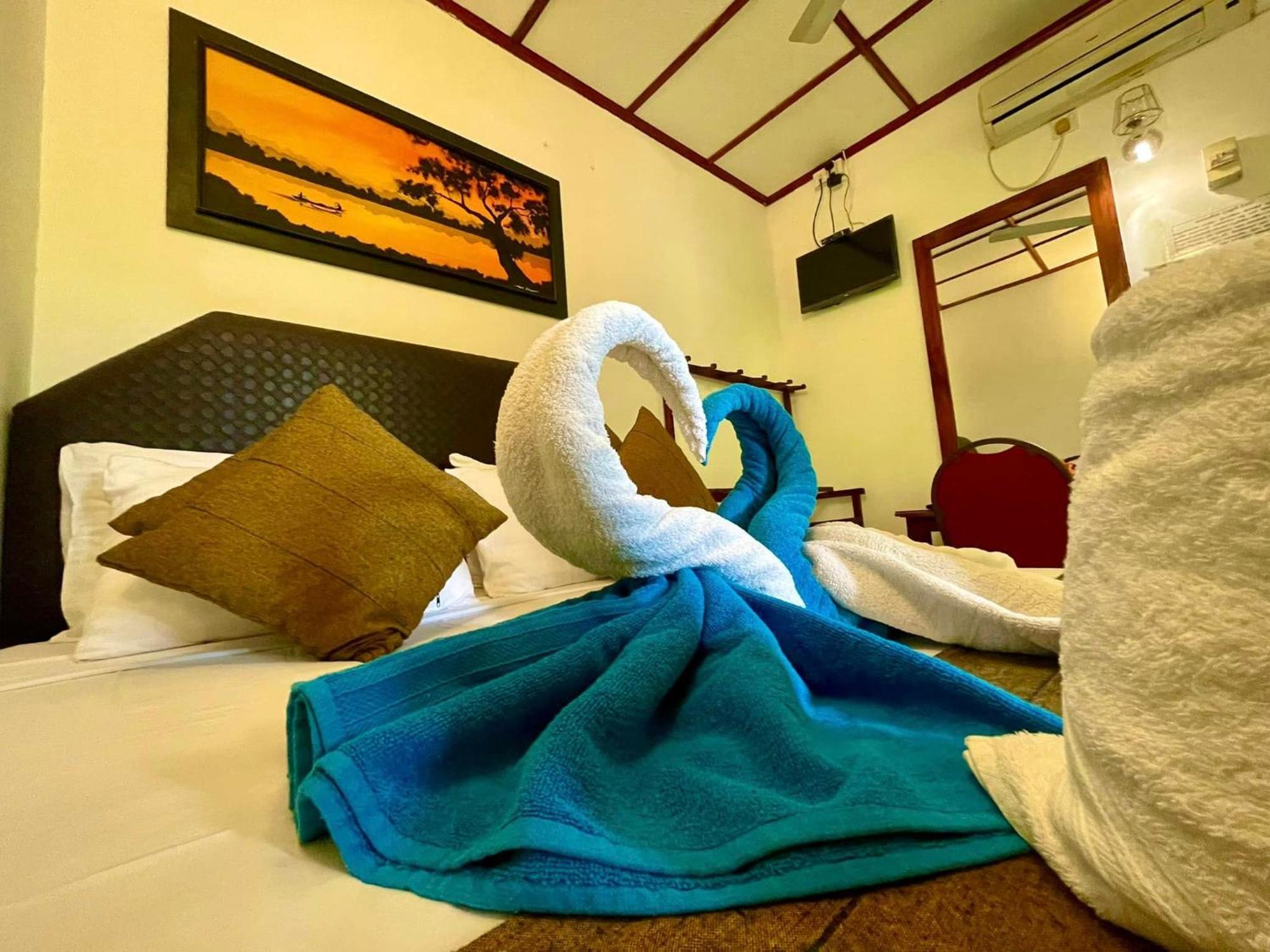 Thilaka City Hotel Anuradhapura Dış mekan fotoğraf