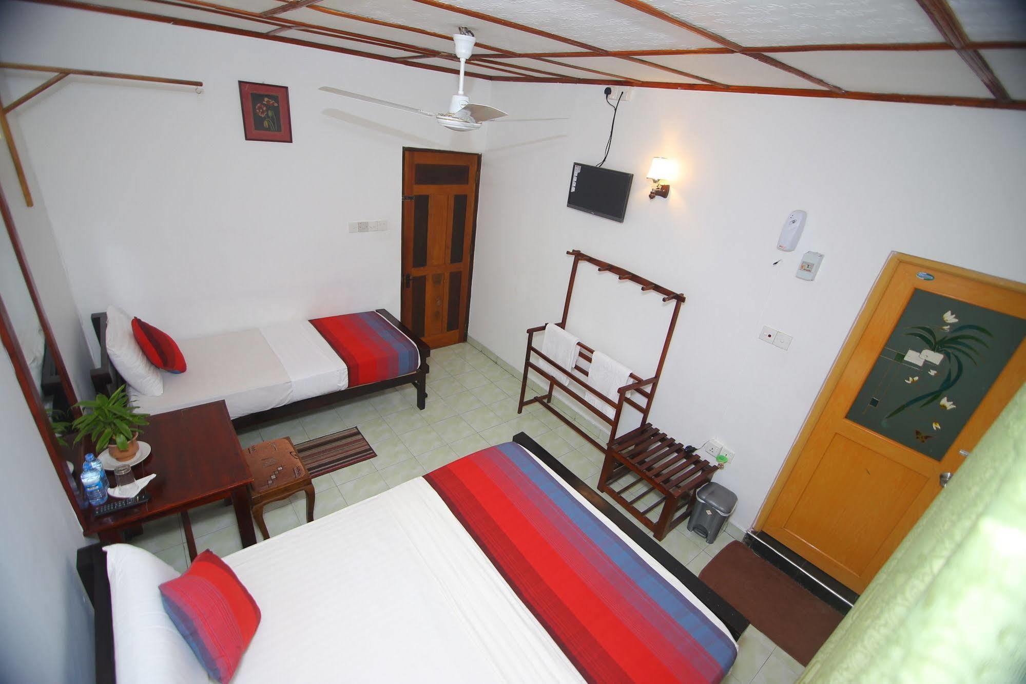Thilaka City Hotel Anuradhapura Dış mekan fotoğraf
