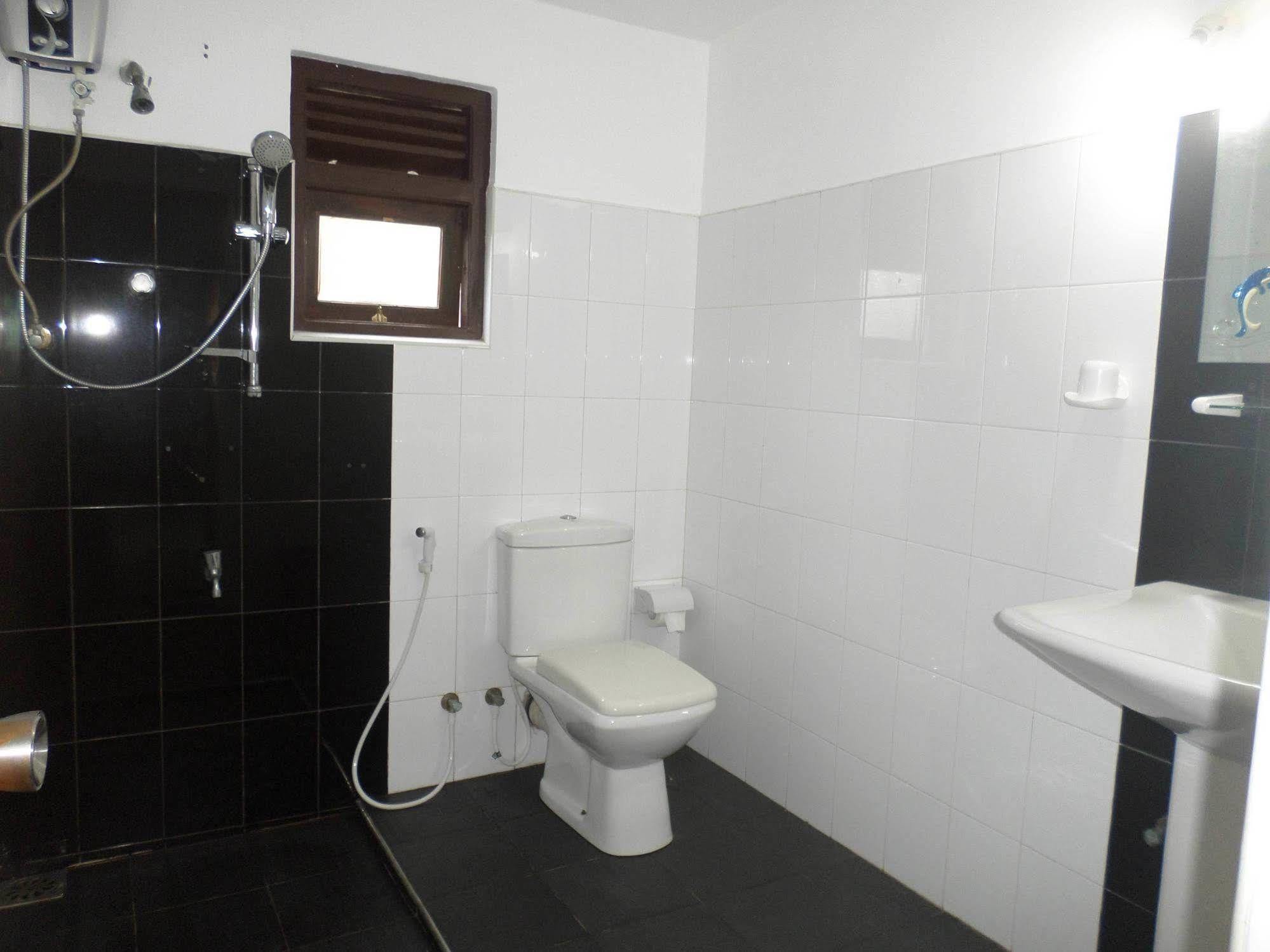 Thilaka City Hotel Anuradhapura Dış mekan fotoğraf
