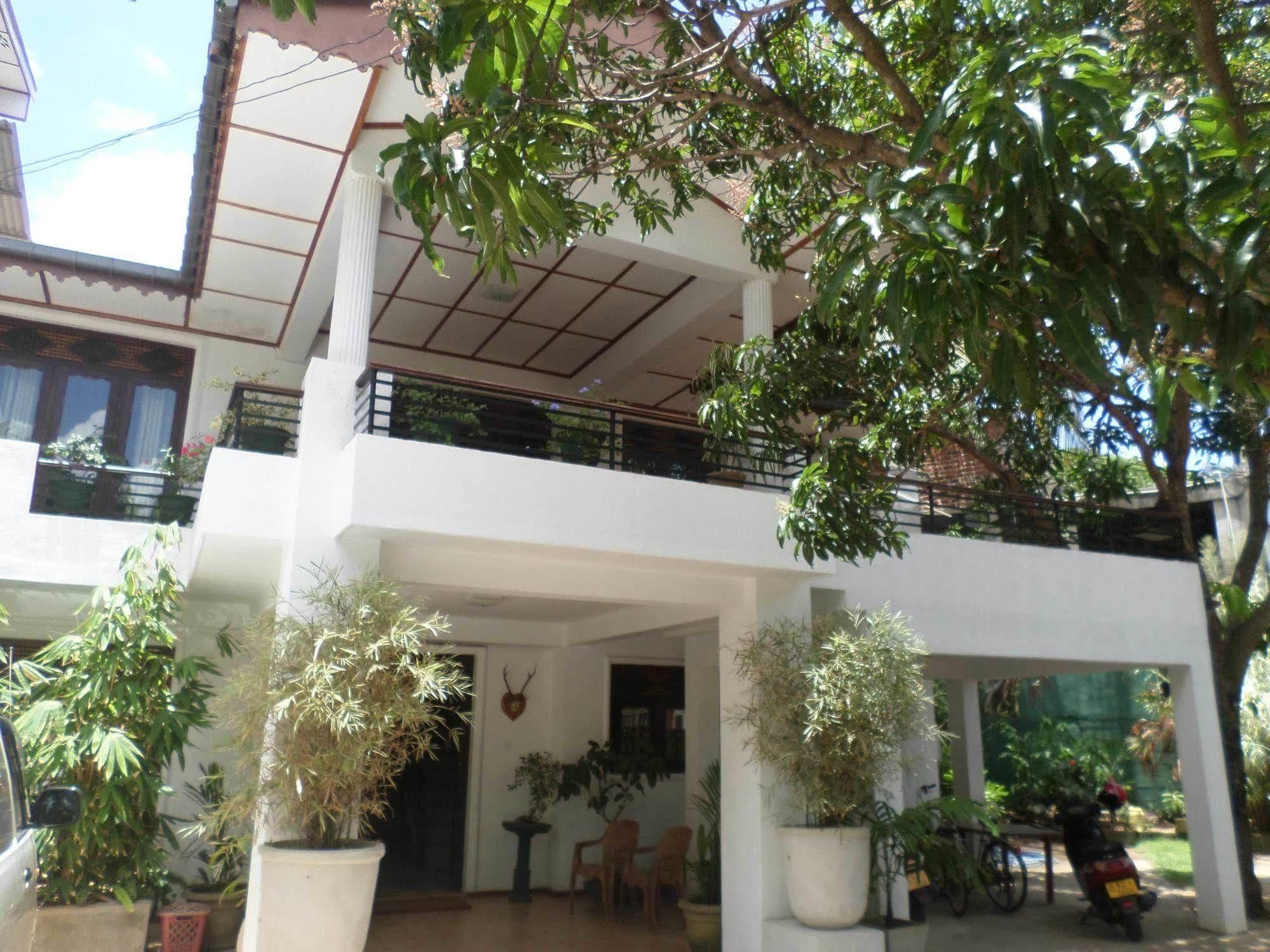 Thilaka City Hotel Anuradhapura Dış mekan fotoğraf