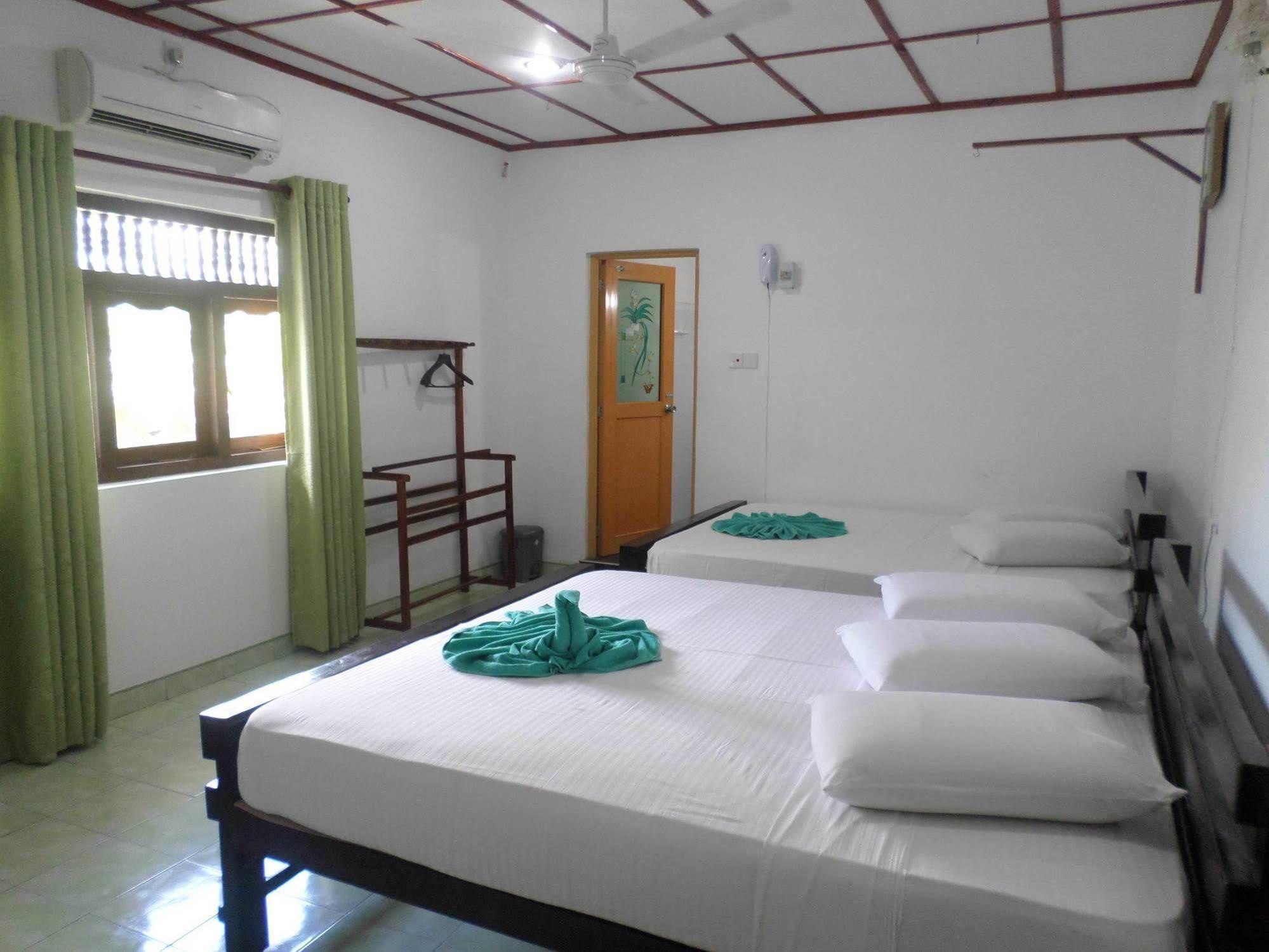 Thilaka City Hotel Anuradhapura Dış mekan fotoğraf