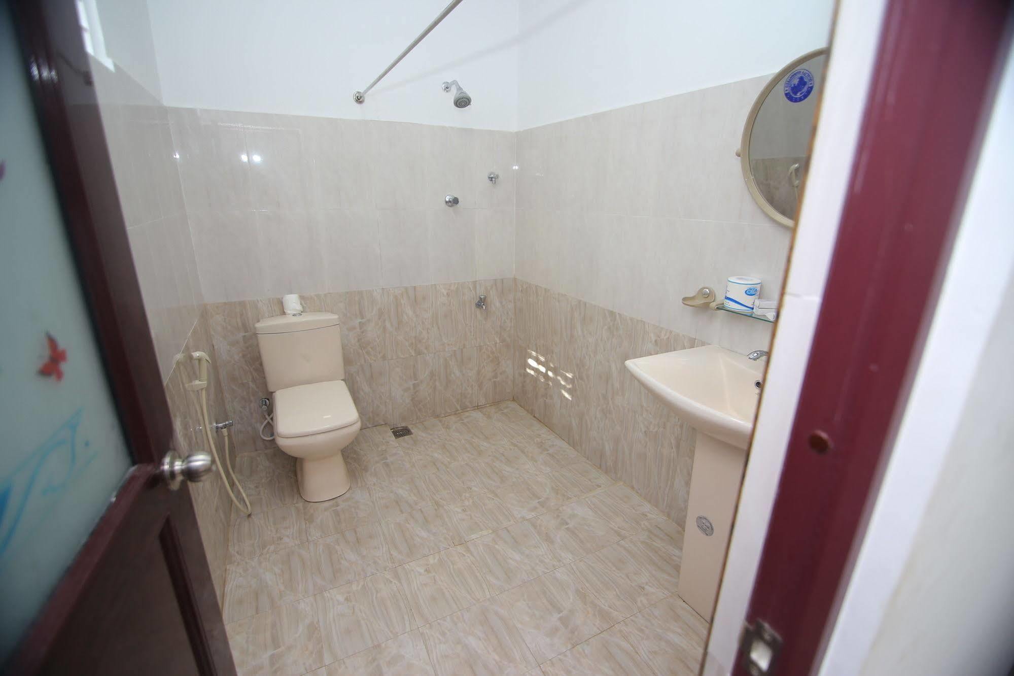 Thilaka City Hotel Anuradhapura Dış mekan fotoğraf