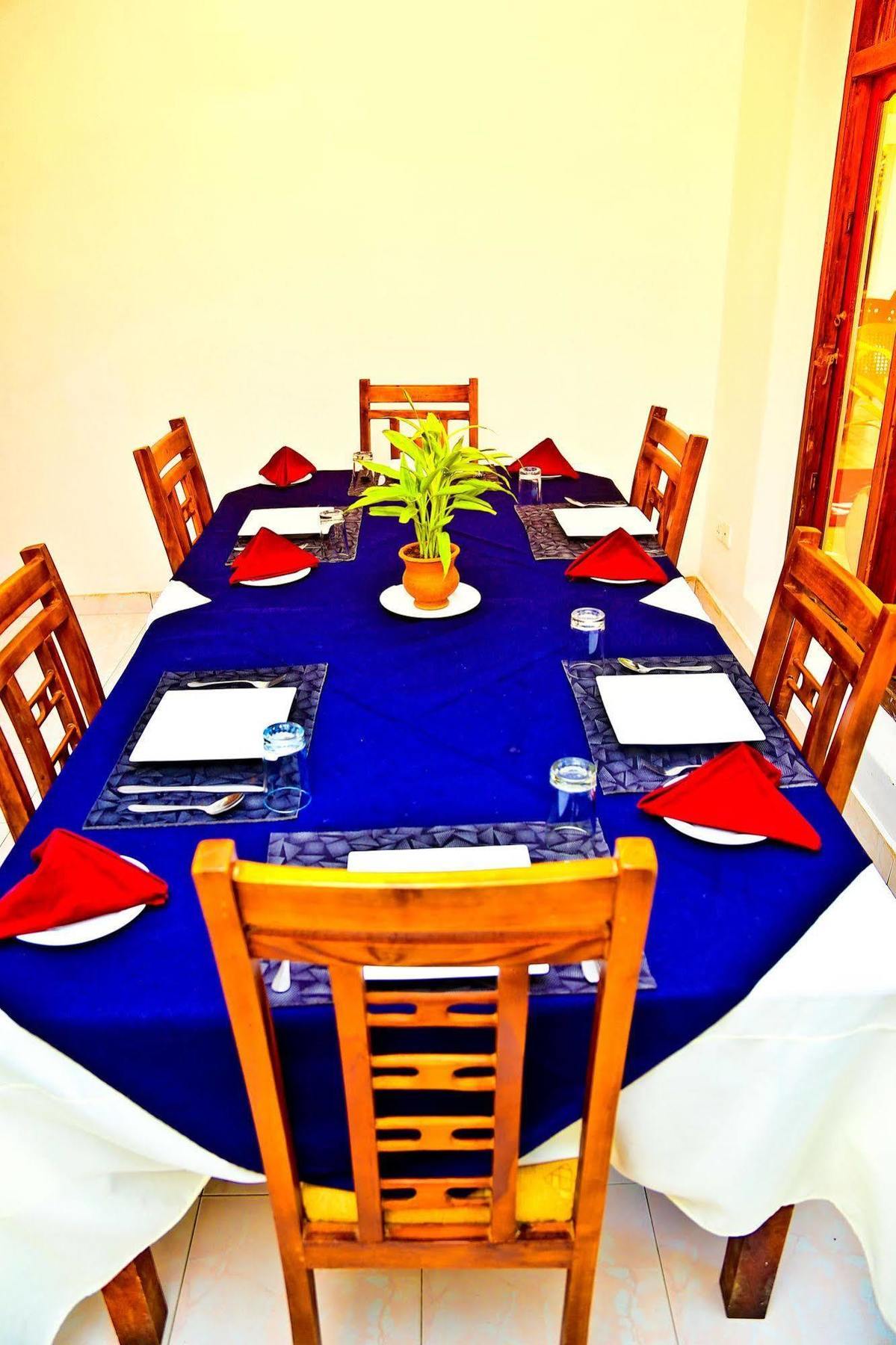Thilaka City Hotel Anuradhapura Dış mekan fotoğraf