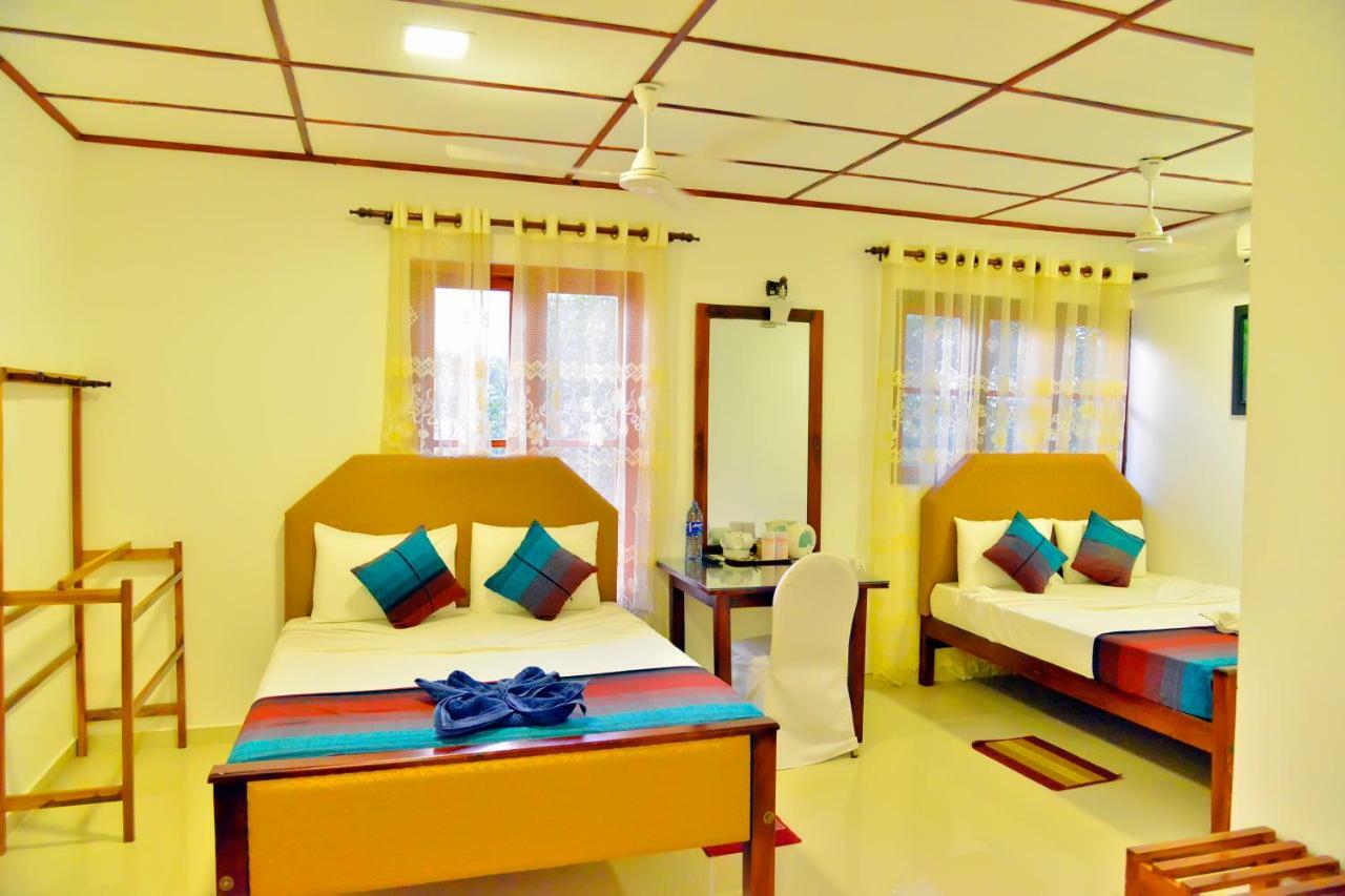 Thilaka City Hotel Anuradhapura Dış mekan fotoğraf