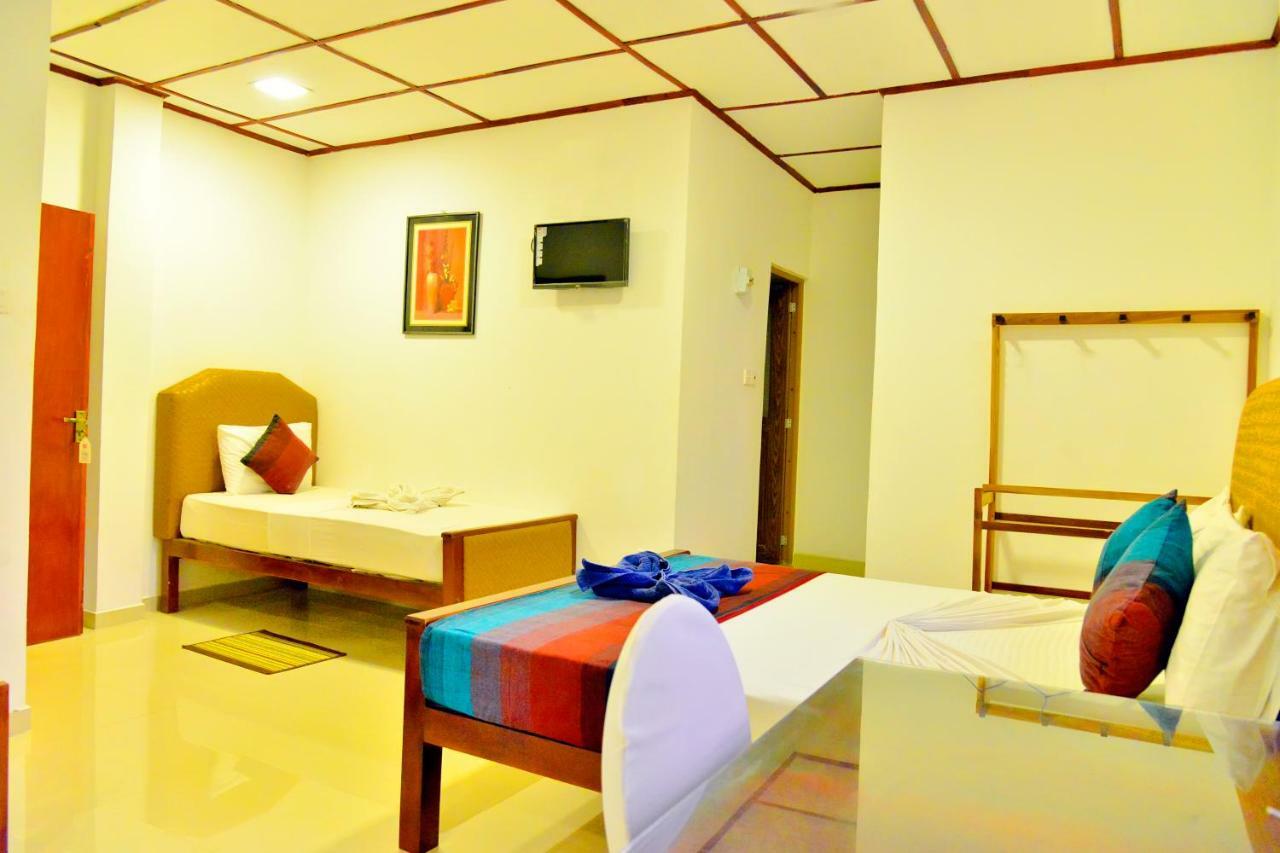 Thilaka City Hotel Anuradhapura Dış mekan fotoğraf